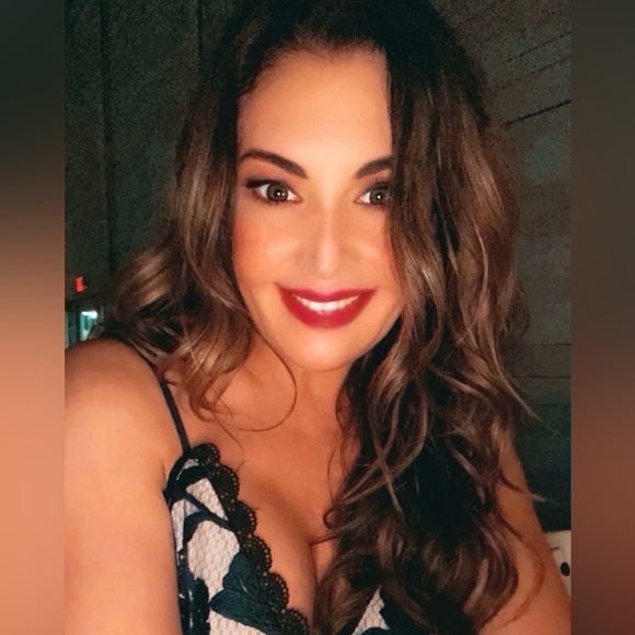 Meet your Posher, Christine - Picture 3 of 11